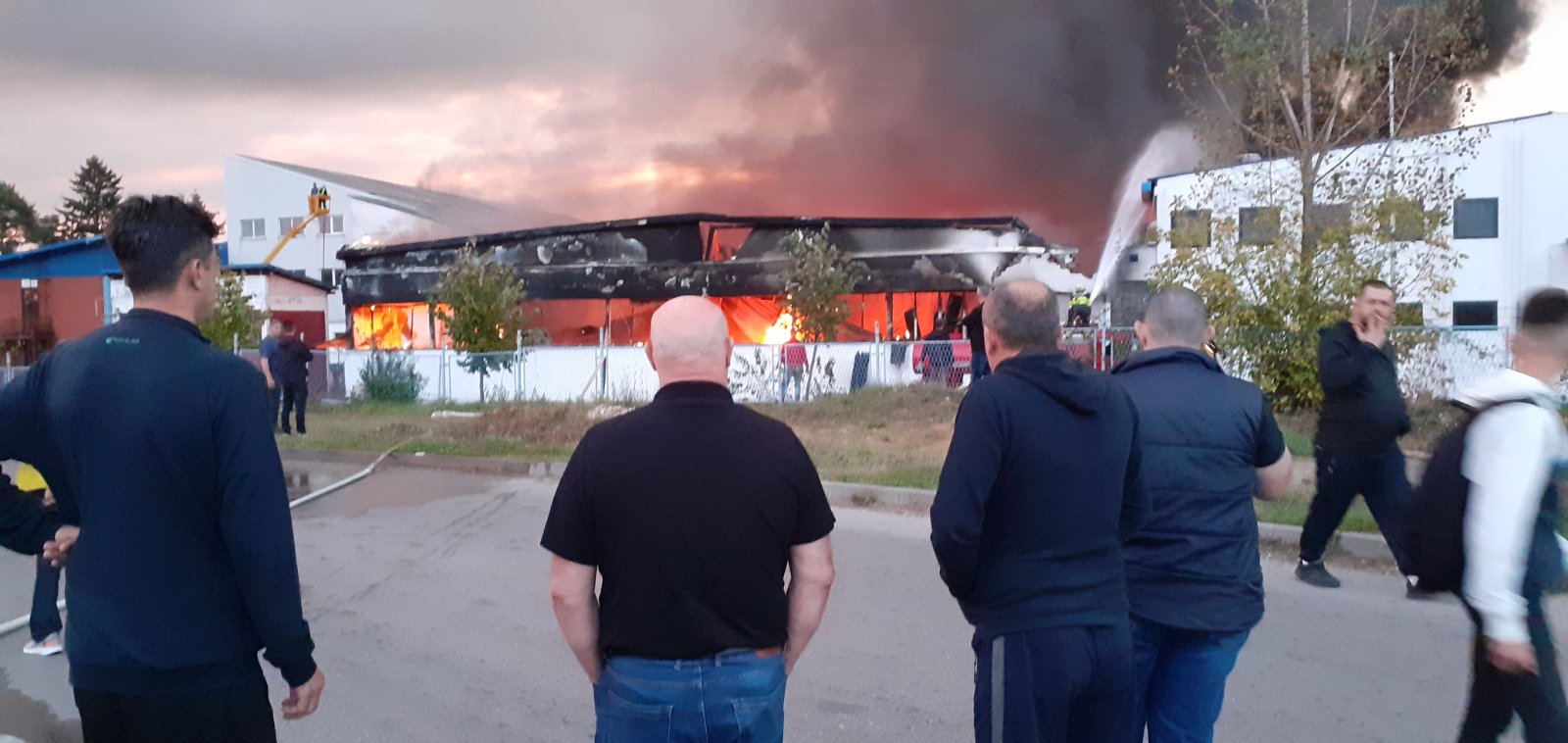 Gradačac: Jedna osoba povrijeđena u požaru, gašenje bilo otežano zbog nedostatka vode