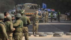 Užasne scene iz Gaze: Izraelska vojska na stadionu drži polugole zarobljene Palestince