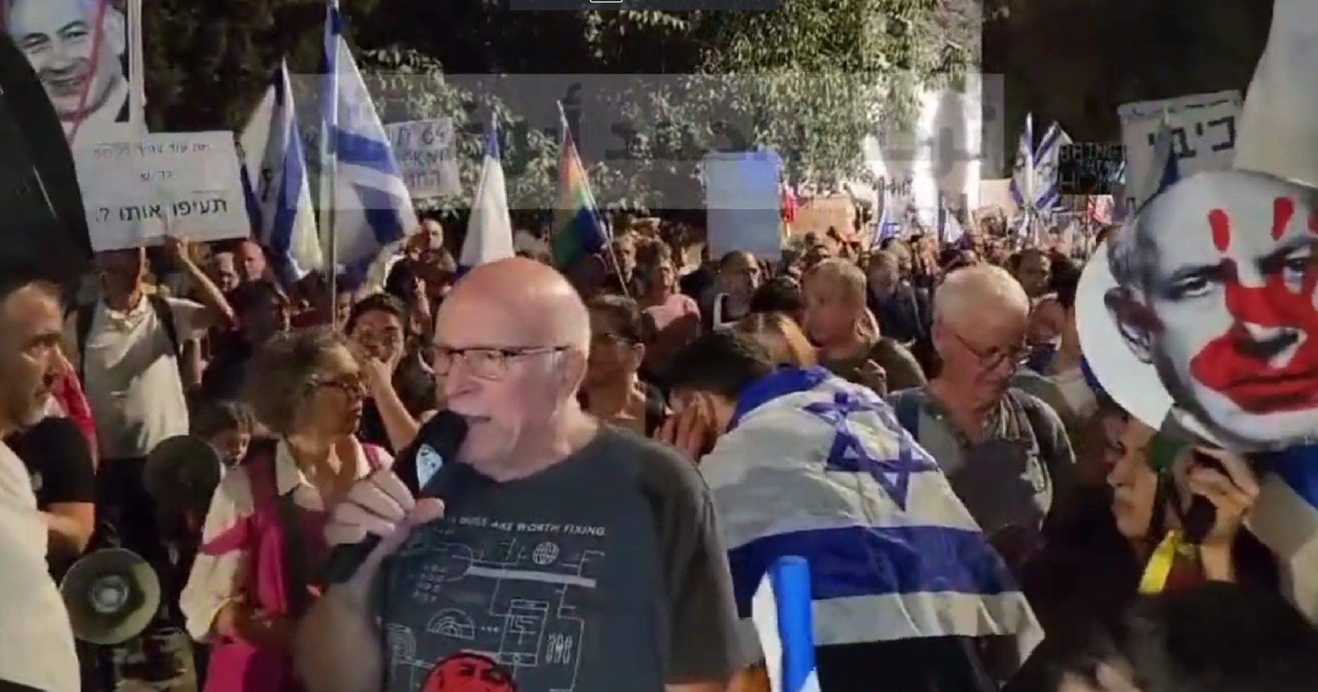 Hiljade Izraelaca protestuje ispred kuće Netanyahua, traže da podnese ostavku