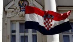Osamnaestogodišnjaku određen zatvor jer je zapalio zastavu Republike Hrvatske