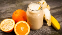 Osvježavajući smoothie od mandarina, banana i grčkog jogurta