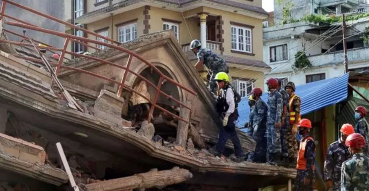 Gradovi pretvoreni u ruševine: Najmanje 128 mrtvih u potresu u Nepalu