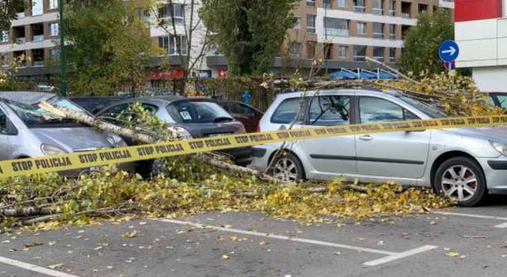 BIHAMK savjetuje vozače: Meteorolozi upozoravaju na jake udare vjetra i padavine, vozite oprezno