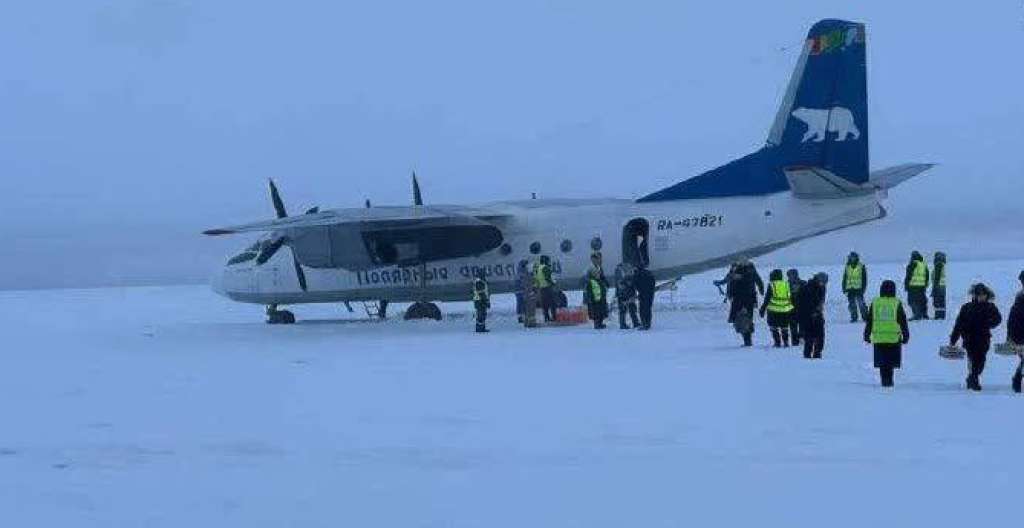 Avion Antonov umjesto na pistu sletio na zaleđenu rijeku