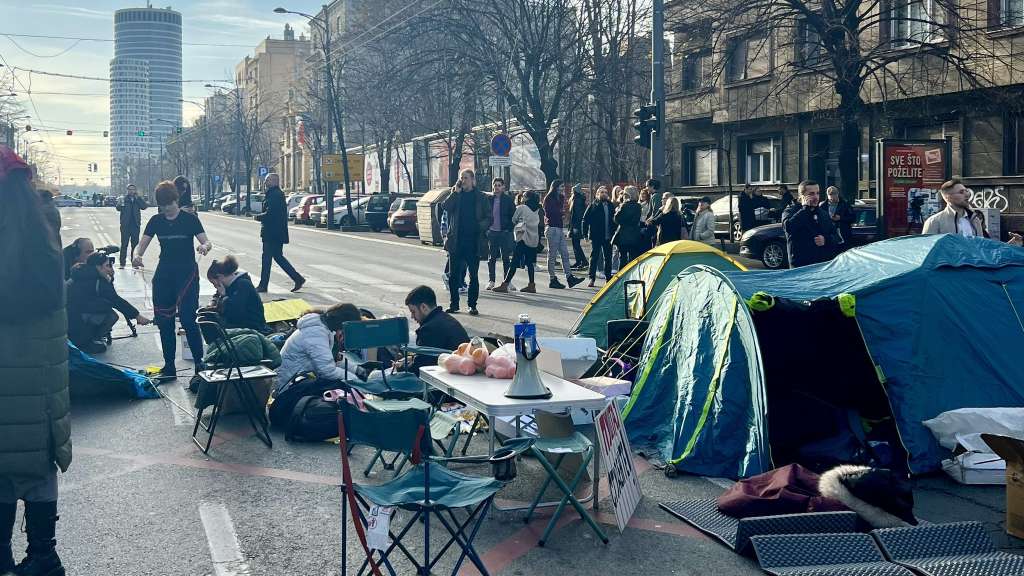 Studenti blokirali centar Beograda i postavili šatore: Žele odgovore na brojna pitanja