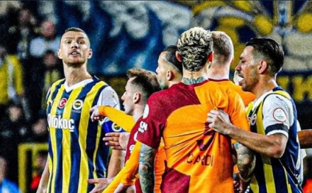 Spektakl u Istanbulu: Džeko predvodi Fener u velikom derbiju protiv Galate