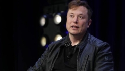 Elon Musk u Tesli po satu zaradi preko 400 hiljada dolara