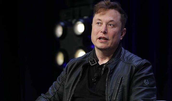 Elon Musk u Tesli po satu zaradi preko 400 hiljada dolara