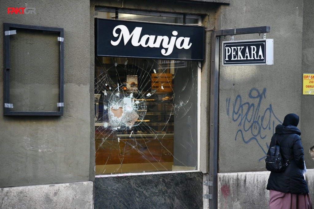 Razbijena stakla na još jednoj pekari "Manja" u Sarajevu