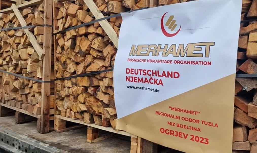 "Merhamet" Njemačke obezbijedio drva i pakete za 43 porodice u Bijeljini i paketiće za svu djecu
