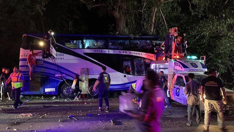 Vozač zaspao za volanom: Autobus udario u drvo, poginulo 14 osoba, više od 30 povrijeđeno na Tajlandu
