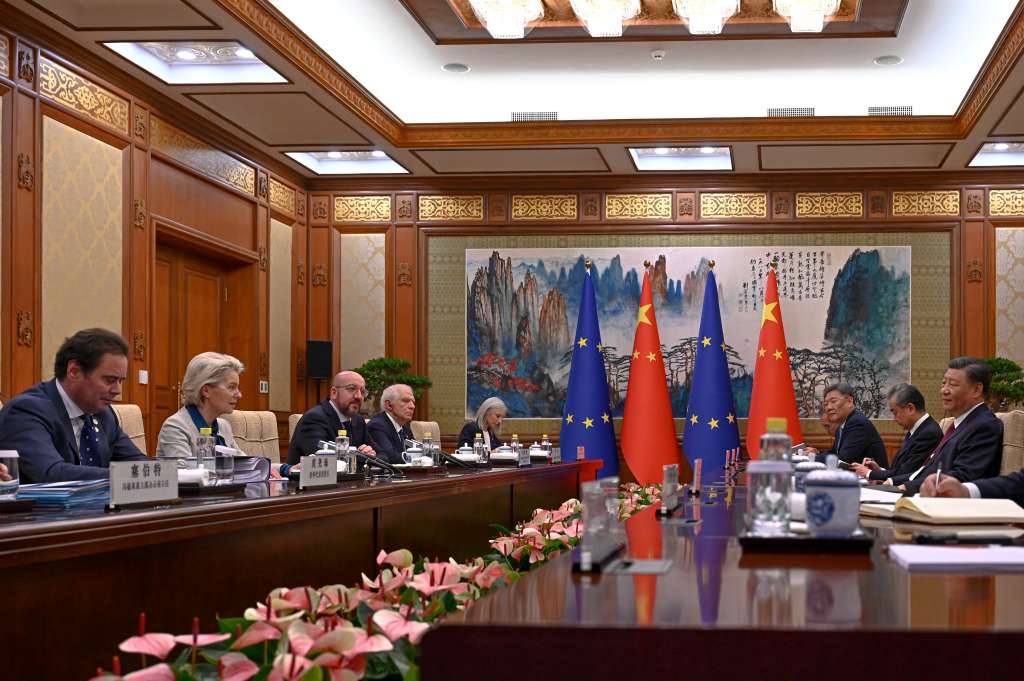Najviši zvaničnici EU i Kine održali prvi sasatanak licem u lice u četiri godine