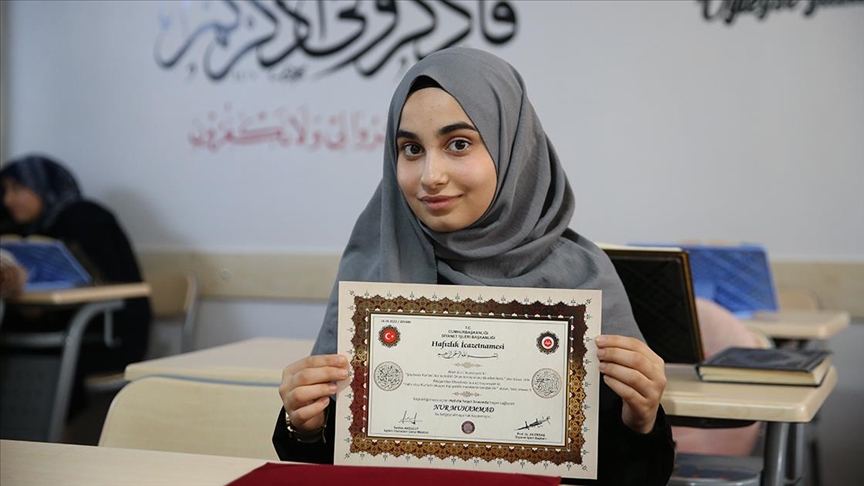 Mlada Sirijka Nur Muhammed (17) za mjesec dana naučila Kur'an napamet