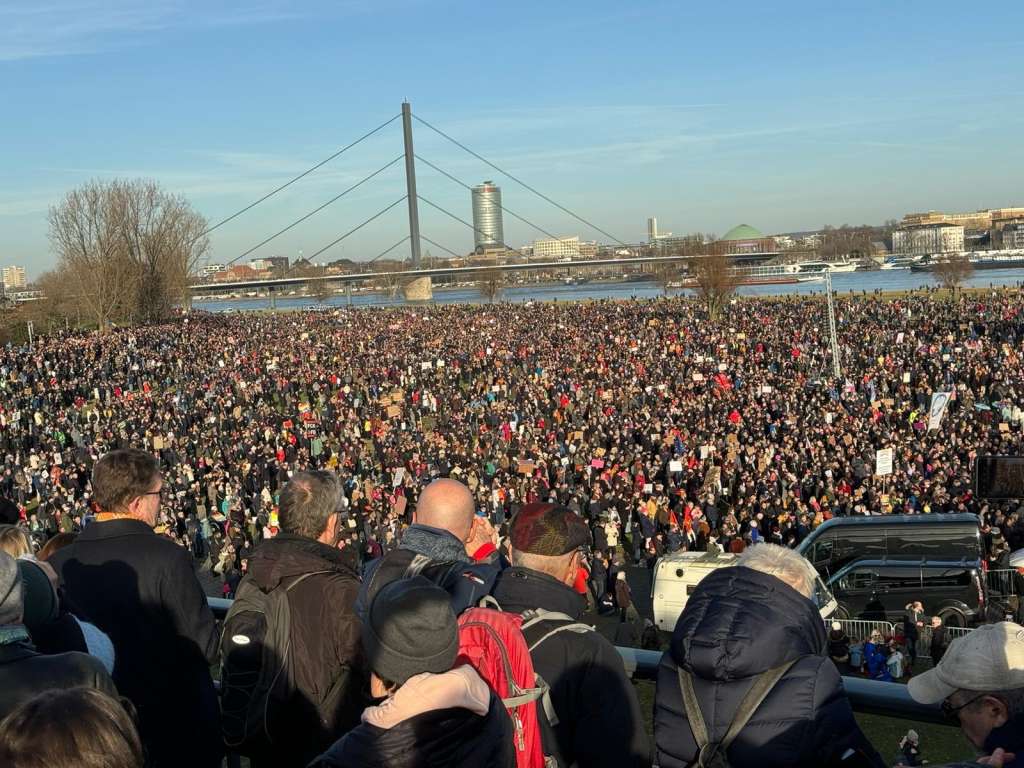 Stotine hiljada ljudi u Njemačkoj na protestima protiv desnog ekstremizma