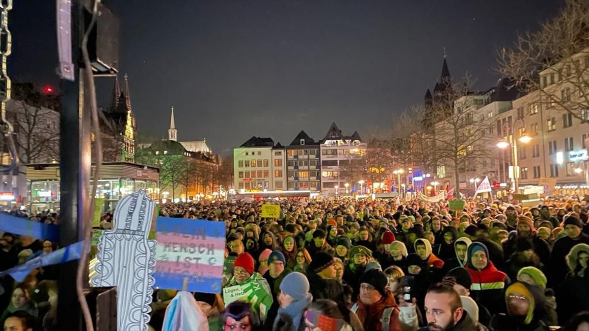 Hiljade ljudi protestovalo protiv krajnje desnice u Kelnu