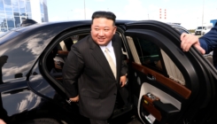 Kim Jong Un dobio automobil na poklon od Putina