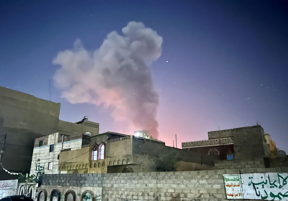 Huti: SAD i Velika Britanija izvele vazdušne napade na tri jemenske oblasti