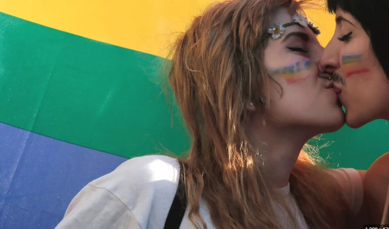 Grčka legalizovala istospolne brakove: Parovi će moći i da usvajaju djecu