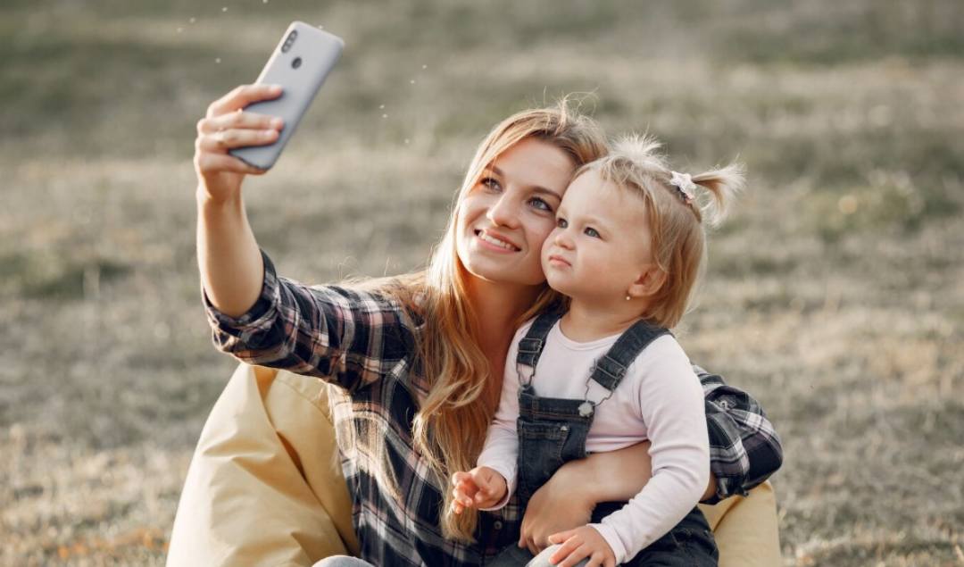 Budite oprezni: Objavljivanjem fotografija uz ove hashtagove (oznake) djecu činite metom pedofila i predatora