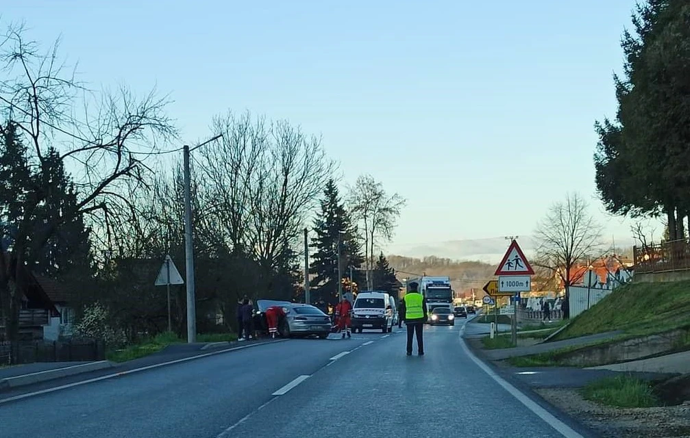 Nesreća u Dobrnji kod Tuzle: Sedam osoba povrijeđeno u sudaru dva automobila