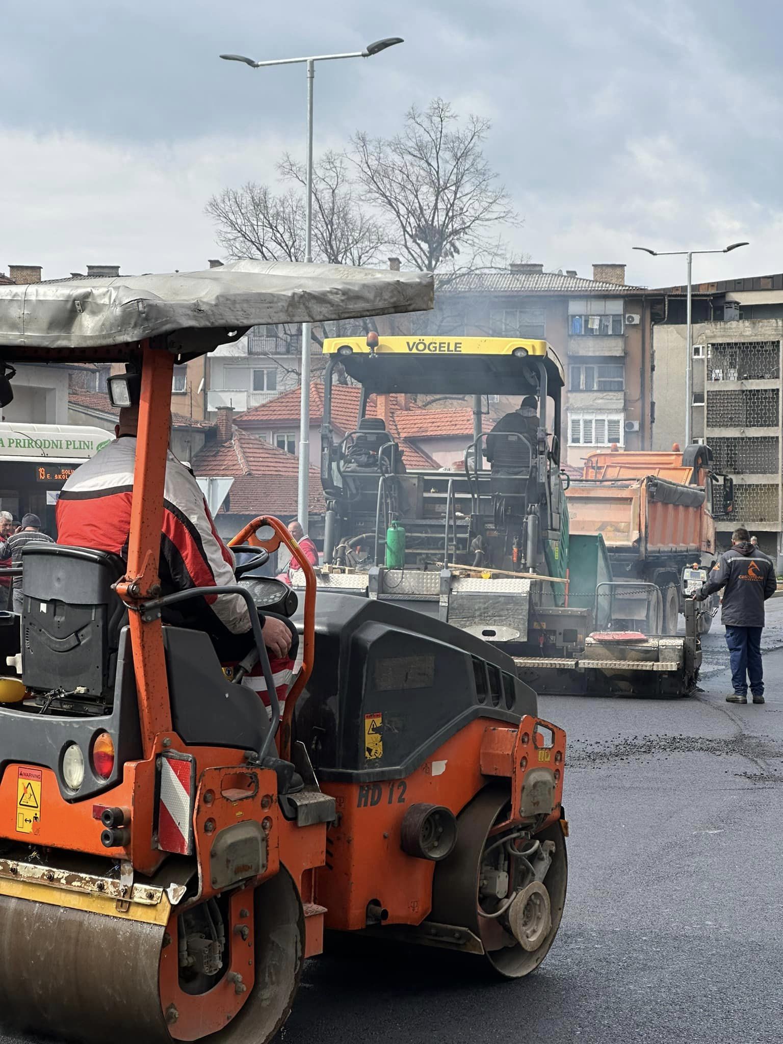 Tuzla: Nastavljaju se radovi na održavanju puteva na području grada