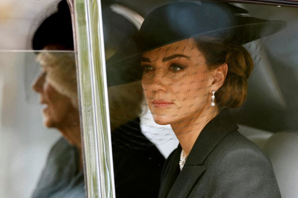 Kralj zabrinut: Ima li monarhija budućnost bez Kate Middleton?