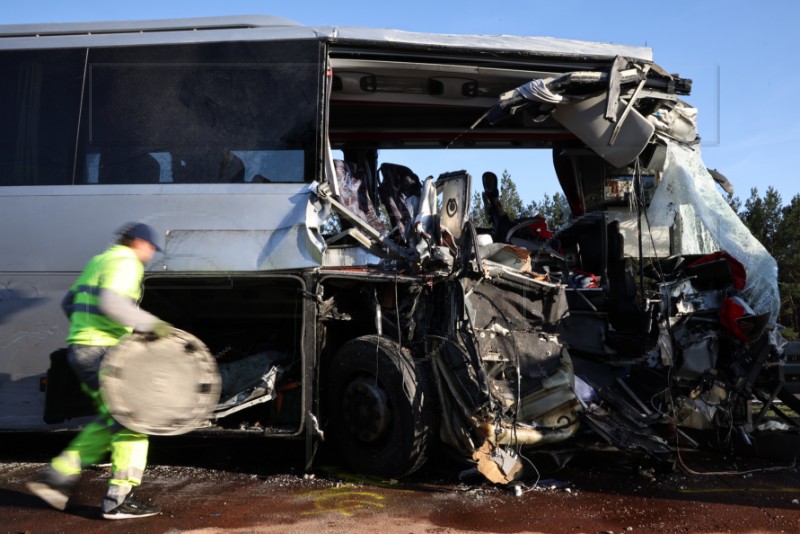 Tragedija u Njemačkoj: Najmanje pet osoba stradalo u autobuskoj nesreći