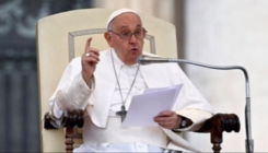 Papa Franjo: Rodna ideologija najveća opasnost današnjice. Ukidanje različitosti znači ukidanje čovječnosti
