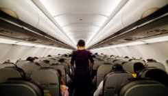 Naučnici objasnili: Konzumiranje alkohola u avionu moglo bi biti opasno