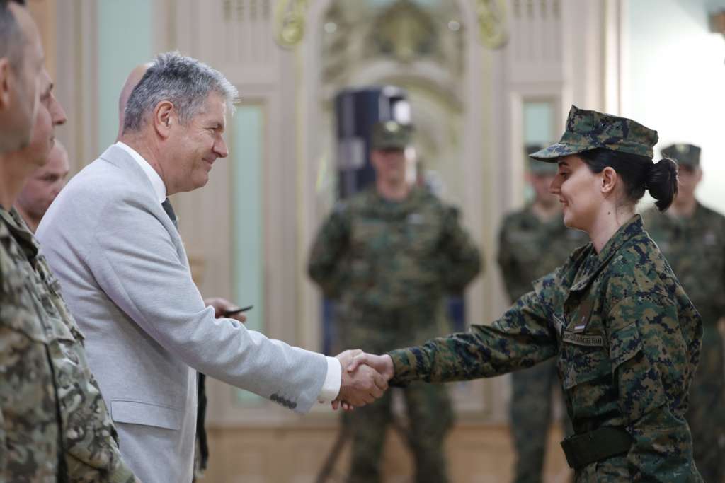 Šest ljekara uspješno završilo osnovnu oficirsku obuku OS BiH