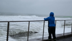 Češki turista poginuo padom u more dok je fotografisao ogromne talase