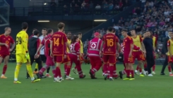 Muk na stadionu: Fudbaler Rome se srušio na terenu, meč odmah prekinut