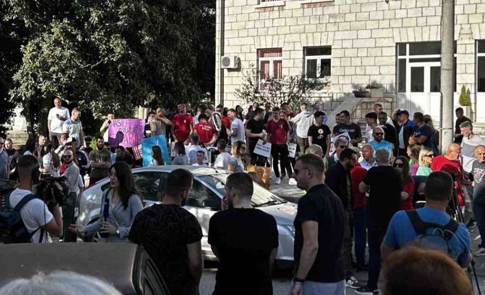 U Stocu održan mirni protest građana povodom napada na četiri mladića