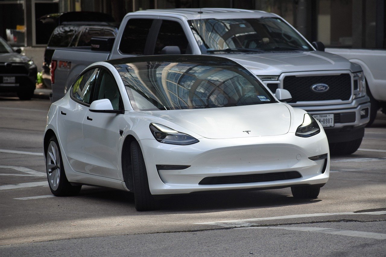 Intenzivna konkurencija: Tesla smanjuje cijene električnih vozila širom svijeta