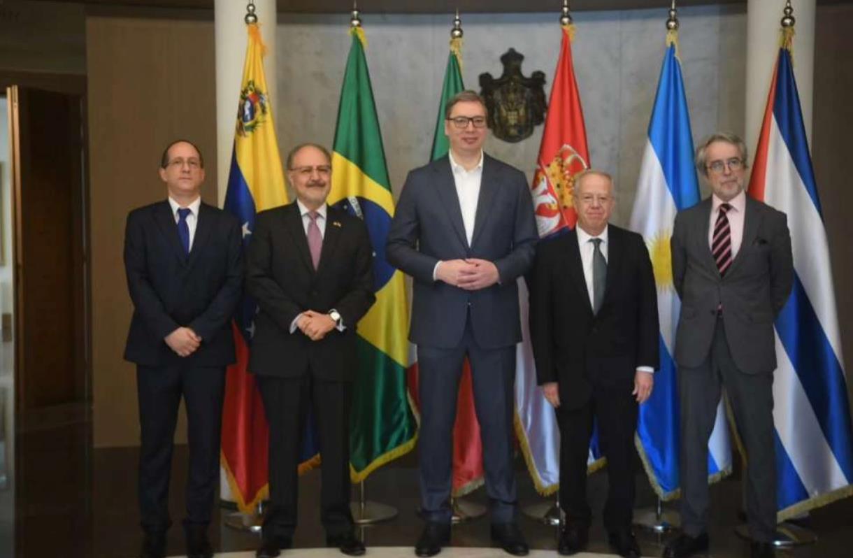 Vučić s veleposlanicima južnoameričkih zemalja razgovarao o rezoluciji o genocidu u Srebrenici