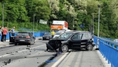 Drama u Jajcu: Ukrao automobil u kojem je bila žena, ona iskočila, on skrivio teži sudar