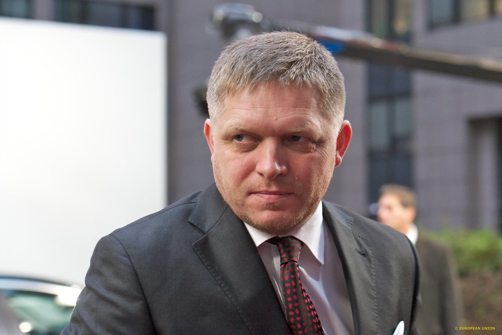 Ko je Robert Fico, premijer Slovačke koji je upucan