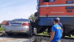 Nesreća u Modriči: Auto podletio pod lokomotivu