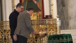 Vučić prije odlaska u New York prisustvovao molitvi, prdružio mu se i Dodik