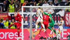 Priveden na ispitivanje: Maskirani mladić se popeo na krov stadiona tokom meča Njemačka - Danska