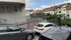 Na ambasadama Slovačke i Mađarske ispisani grafiti sa brojem ubijenih u Srebrenici