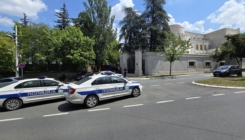 Poznat identitet napadača koji je ranio policajca ispred Ambasade Izraela u Beogradu