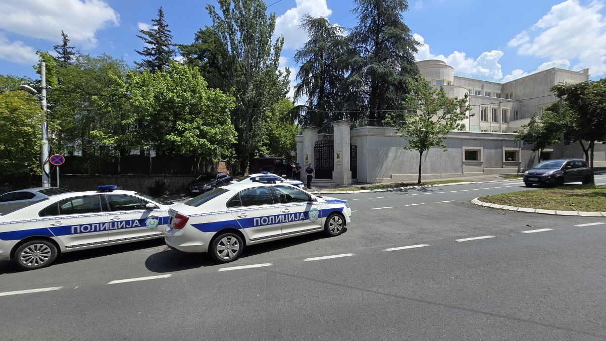 Poznat identitet napadača koji je ranio policajca ispred Ambasade Izraela u Beogradu