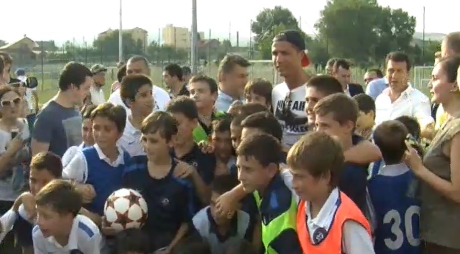 Prije 11 godina čekali u redu za fotografiju sa Ronaldom, a sada igraju protiv njega na Euru