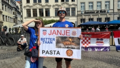 Hrvatski navijači postali viralni hit zbog poruke Italijanima: "Janje je bolje od tjestenine"