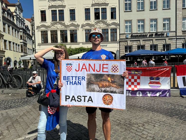 Hrvatski navijači postali viralni hit zbog poruke Italijanima: "Janje je bolje od tjestenine"
