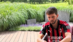 Pjanić odjednom objavio fotke u dresu Milana, navijači odmah pričaju o transferu
