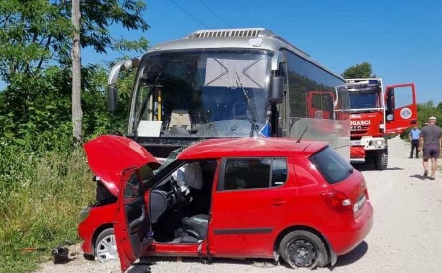 U Prijedoru poginula žena u sudaru autobusa i automobila