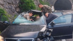Vojnici Oružanih snaga spasili vozača u teškoj nesreći kod tunela Salakovac