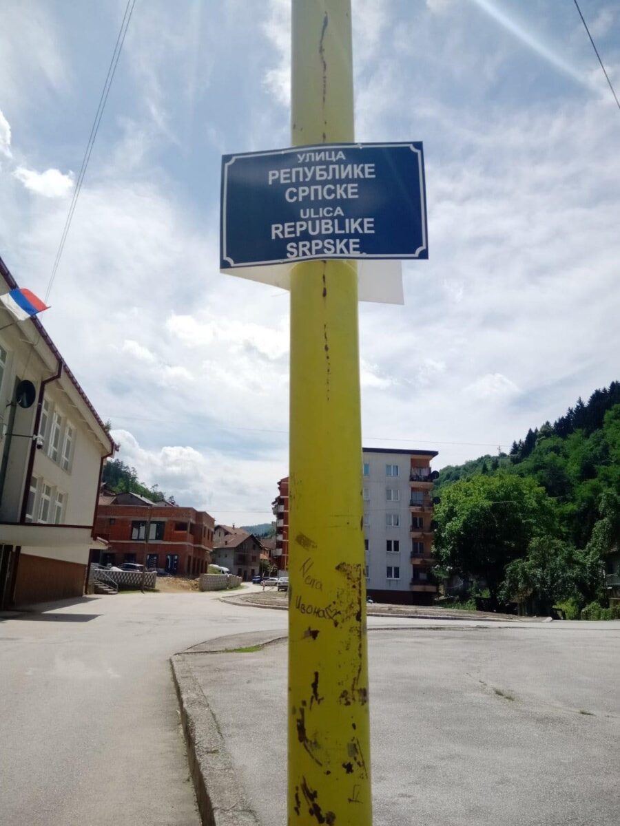 Promijenjene table s nazivima ulica u Srebrenici: U izboru novih imena nisu učestvovali predstavnici bošnjačkog naroda